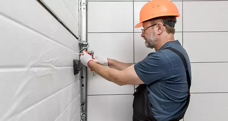 Emergency Garage Door Repair in Pinecrest, FL